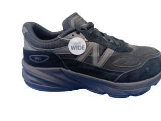 נעלי ספורט  לנשים רחבות במיוחד מבית ניו באלאנס New Balance דגם 990 V6 שחור