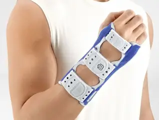 מייצב שורש כף יד  מנולוק  Manuloc מבית באורפיינד Bauerfeind