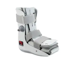 מגף הליכה קצר Genesis Walker מבית Breg